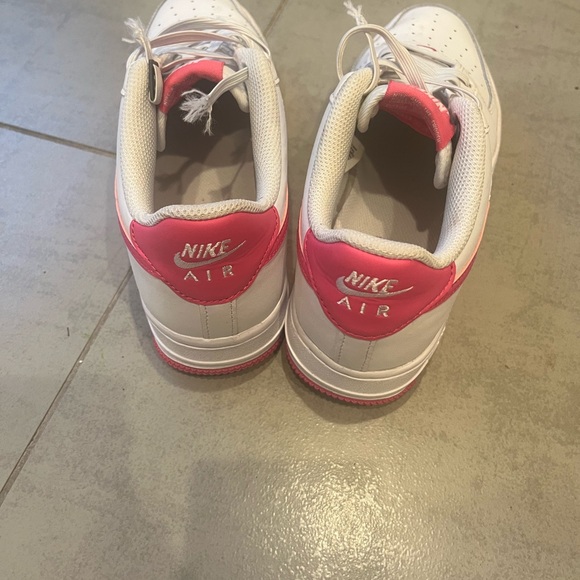 Nike Air- pink and White Youth 5/ womens 6.5 - Picture 4 of 4